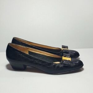 Salvatore Ferragamo boutique black bow slip on shoes size 8 4A model DR 31558